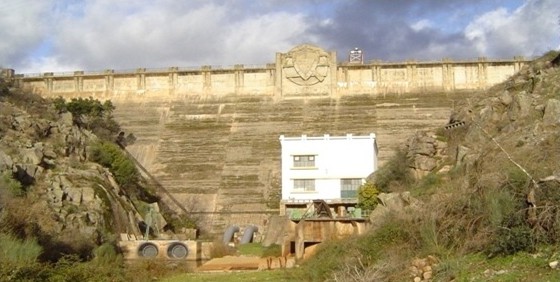 Figura 3– Barragem Marechal Carmona e Central Hidroeléctrica.